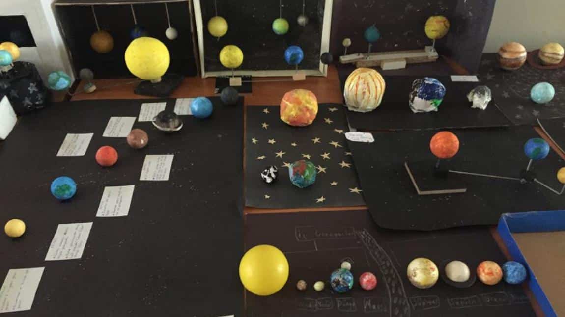 Öğrencilerimizin Yaptığı Güneş Sistemi Modelleri Sergilendi.